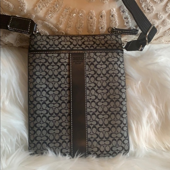 Coach Crossbody - Picture 1 of 9